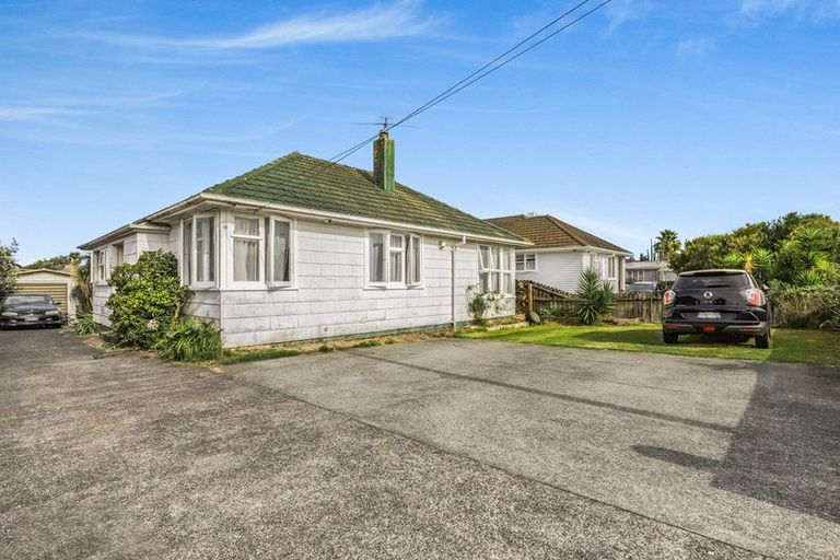 Photo of property in 15 Arimu Road, Papakura, 2110