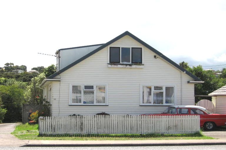 Photo of property in 1/85 Godley Road, Green Bay, Auckland, 0604