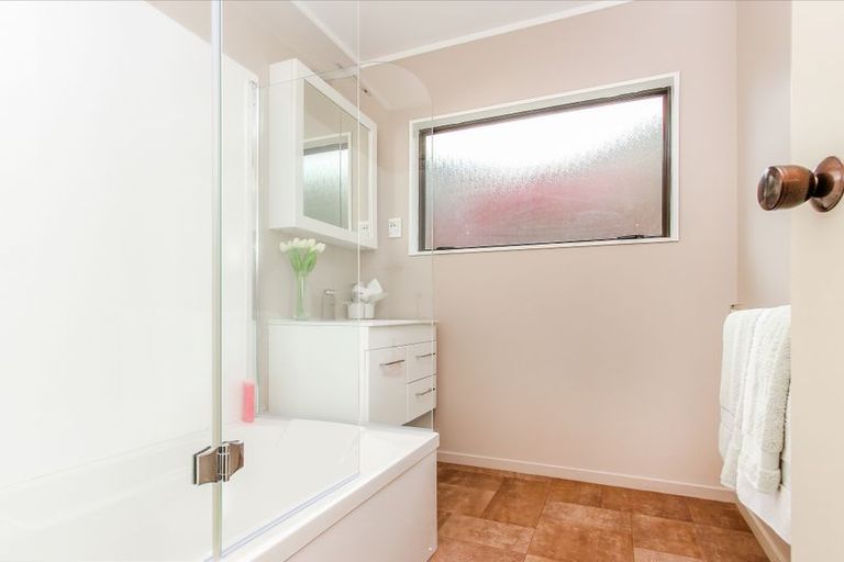 Photo of property in 27 Kay Road, Swanson, Auckland, 0614