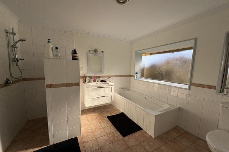 Photo of property in 16b Gemini Place, Kawaha Point, Rotorua, 3010