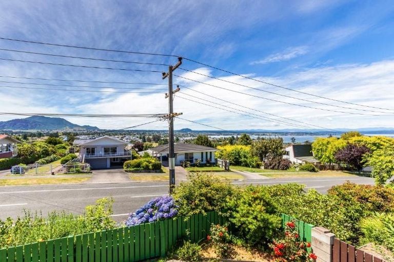 Photo of property in 96 Acacia Bay Road, Nukuhau, Taupo, 3330