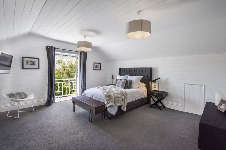 Photo of property in 52 Stanley Point Road, Stanley Point, Auckland, 0624