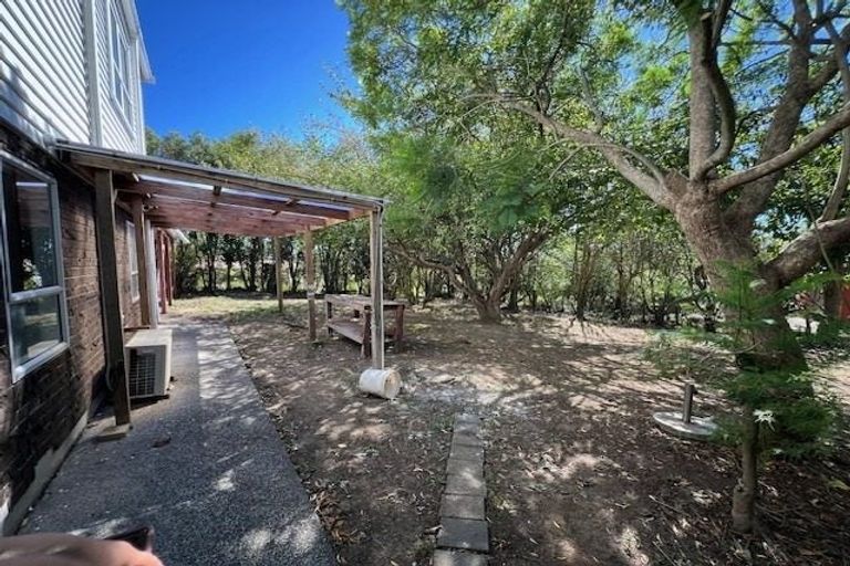 Photo of property in 23 Red Hills Road, Massey, Auckland, 0614