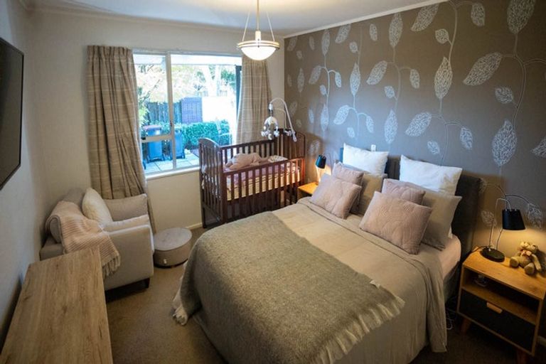 Photo of property in 35 Montclare Avenue, Avonhead, Christchurch, 8042