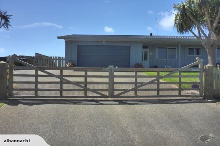 Photo of property in 9 Sand Dune Grove, Waikawa Beach, Levin, 5573