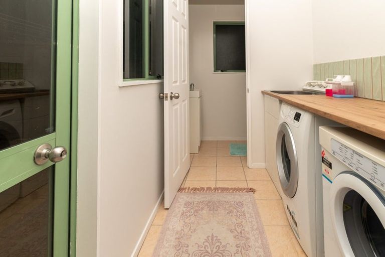 Photo of property in 12 Shannon Place, Torbay, Auckland, 0630