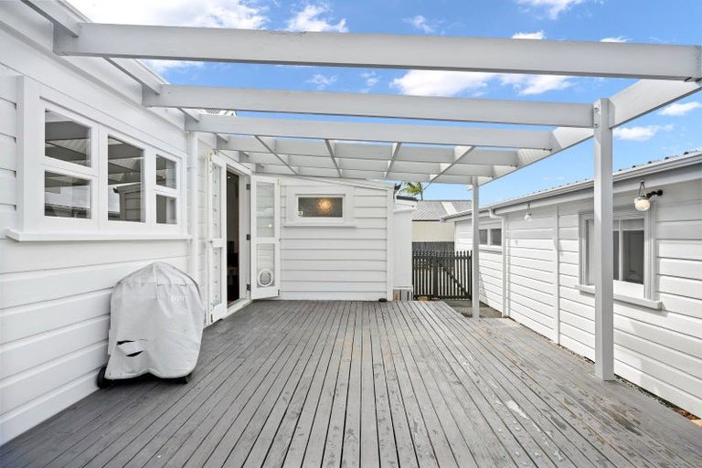 Photo of property in 6 Shortland Street, Regent, Whangarei, 0112