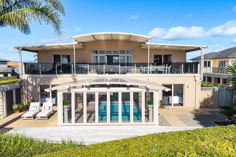 Photo of property in 8 Kawai Rise, Te Atatu Peninsula, Auckland, 0610