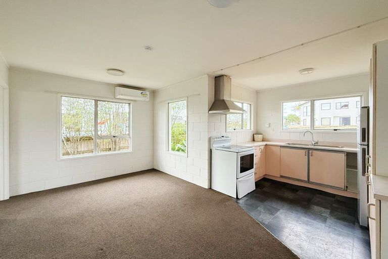 Photo of property in 2/1 Raeben Avenue, Hillcrest, Auckland, 0627