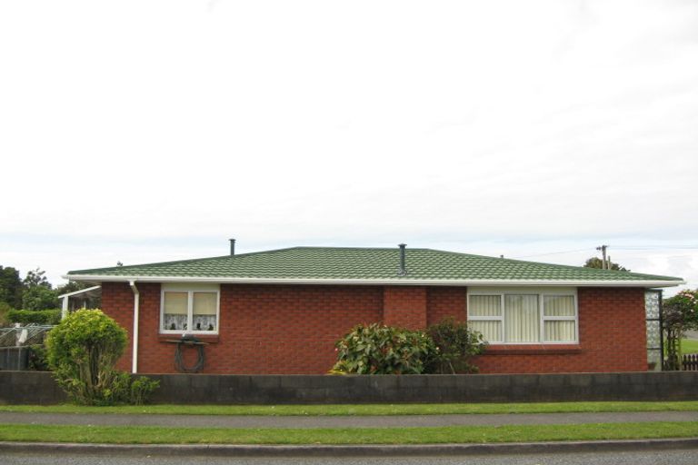 Photo of property in 46 Omata Road, Marfell, New Plymouth, 4310