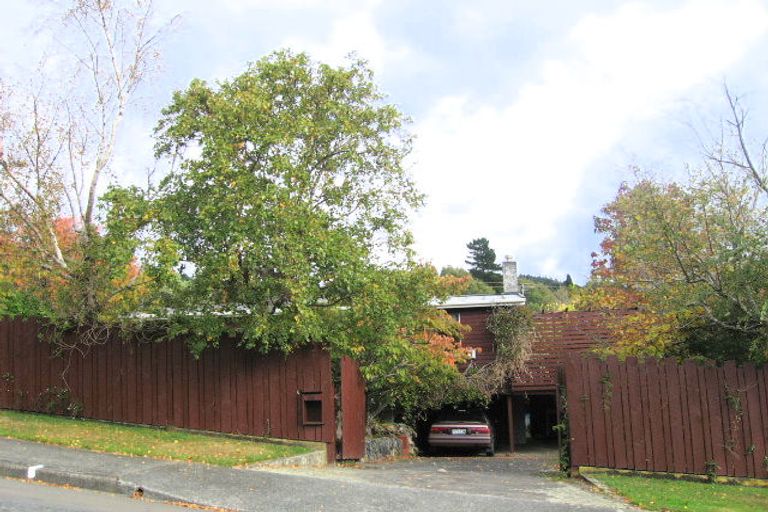 Photo of property in 16 Harewood Grove, Pinehaven, Upper Hutt, 5019