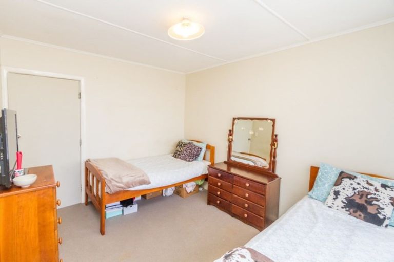 Photo of property in 21 Hinau Street, Tawa, Wellington, 5028