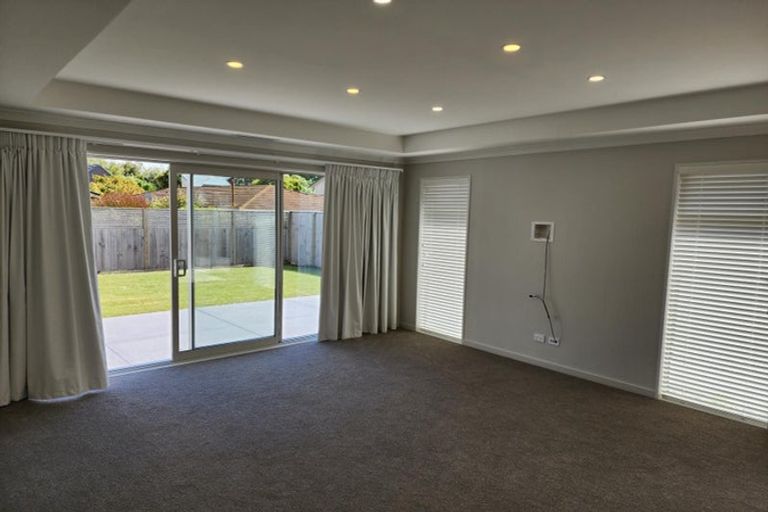 Photo of property in 5 Old Stone Lane, Cracroft, Christchurch, 8022