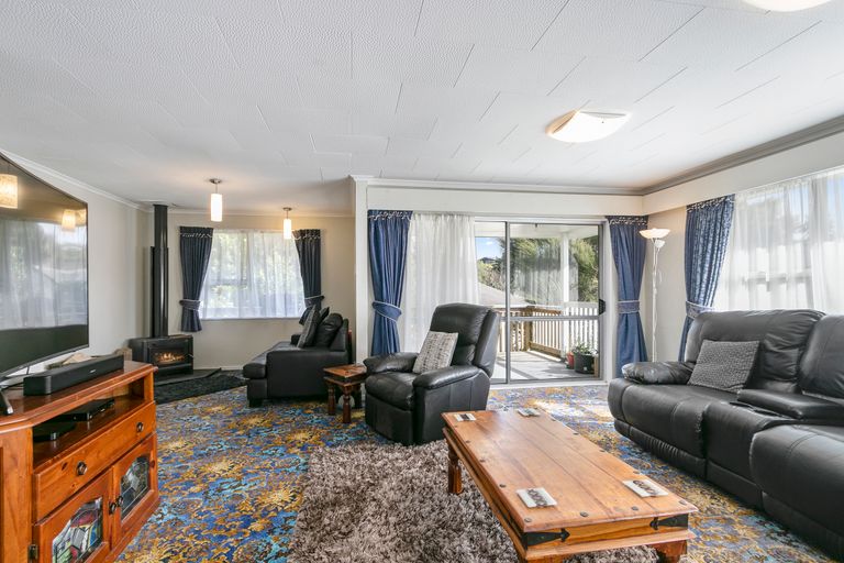 Photo of property in 110 Holborn Drive, Stokes Valley, Lower Hutt, 5019