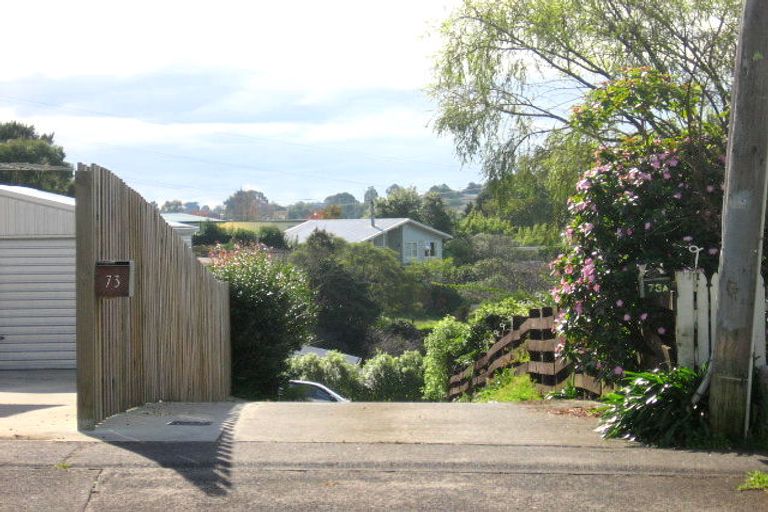 Photo of property in 73 Waimumu Road, Massey, Auckland, 0614