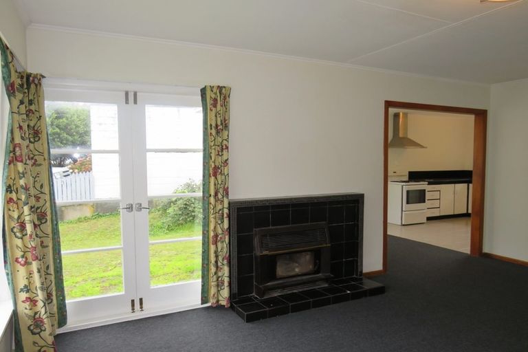 Photo of property in 43 Cardiff Crescent, Cannons Creek, Porirua, 5024