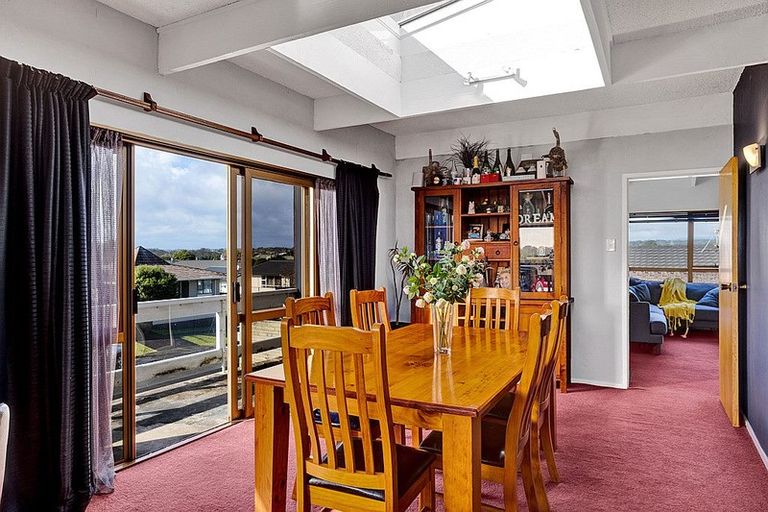 Photo of property in 20 Tiverton Crescent, Whalers Gate, New Plymouth, 4310