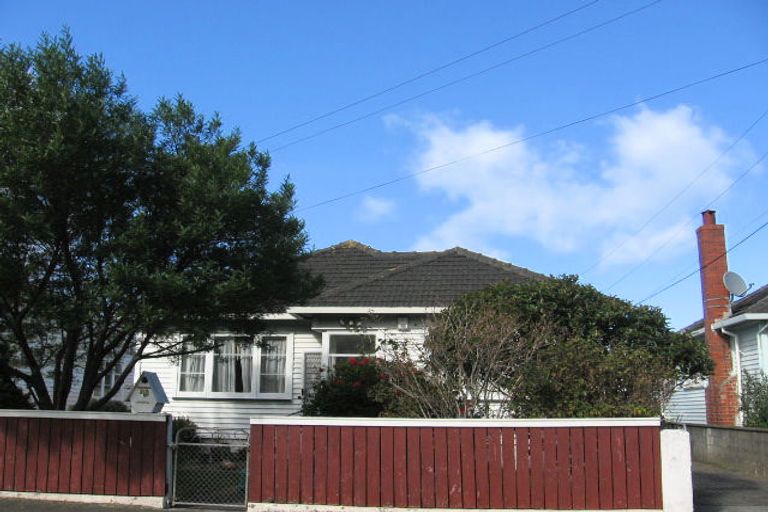 Photo of property in 27 East Street, Petone, Lower Hutt, 5012