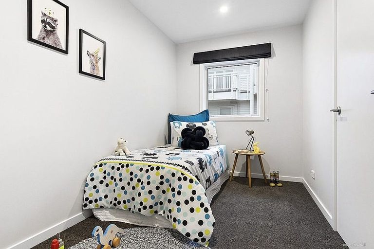 Photo of property in 56e Nicholson Road, Khandallah, Wellington, 6035