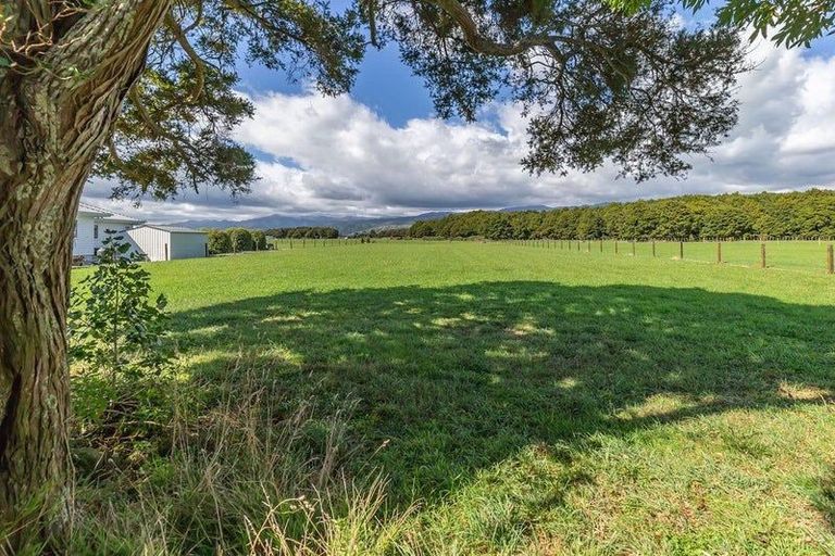 Photo of property in 23 Pinot Crescent, Ohau, 5570