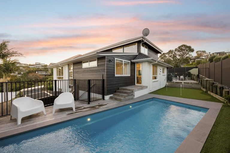 Photo of property in 34 Parr Terrace, Castor Bay, Auckland, 0620