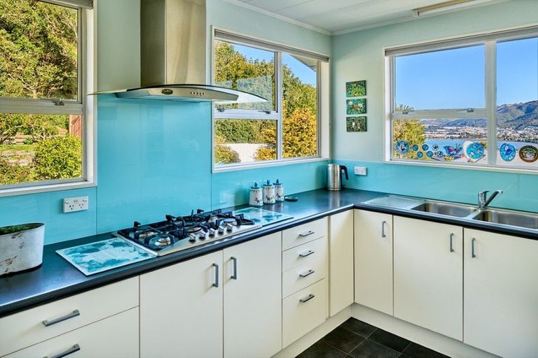 Photo of property in 54 Gloaming Hill, Titahi Bay, Porirua, 5022