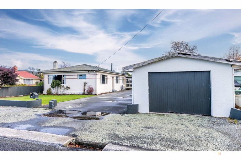 Photo of property in 6 Michael Street, Waimate, 7924