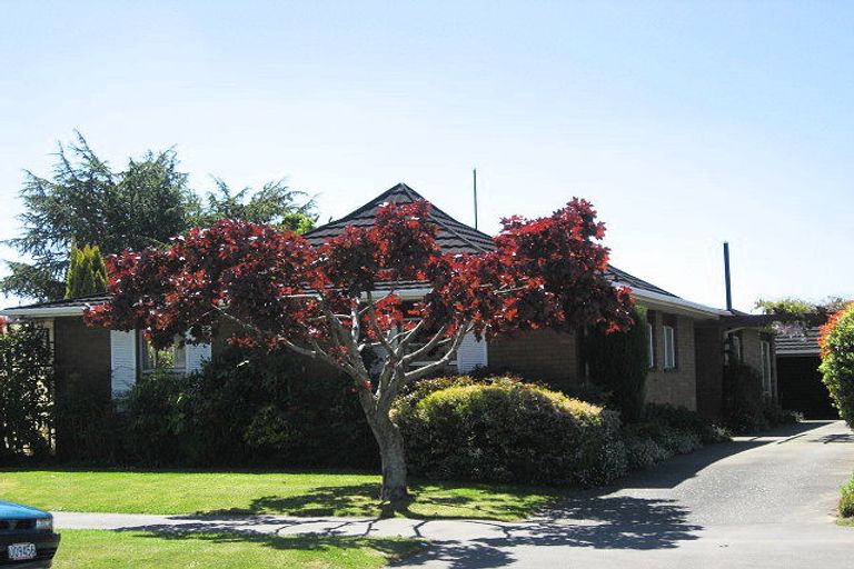 Photo of property in 210 Memorial Avenue, Burnside, Christchurch, 8053