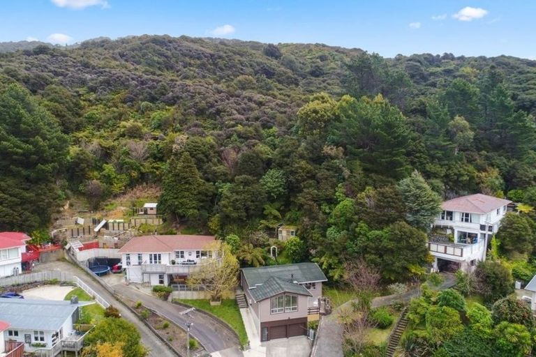 Photo of property in 30 Davis Grove, Wainuiomata, Lower Hutt, 5014
