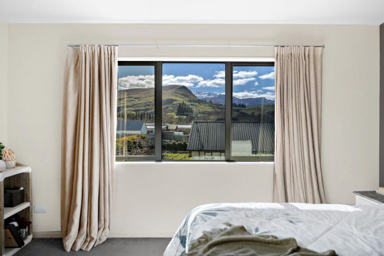 Photo of property in 9 Bridesdale Drive, Lake Hayes, Queenstown, 9304