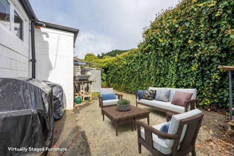 Photo of property in 68 Pinehaven Road, Pinehaven, Upper Hutt, 5019