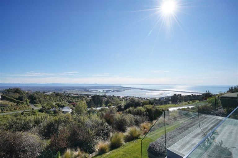 Photo of property in 5 Peregrine Close, Mount Pleasant, Christchurch, 8081