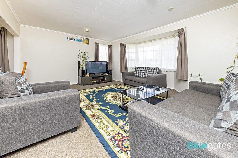 Photo of property in 6 Joanne Place, Rosehill, Papakura, 2113