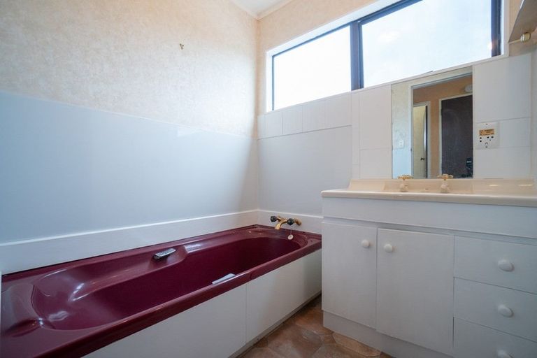 Photo of property in 4 Jarrett Court, Roslyn, Palmerston North, 4414