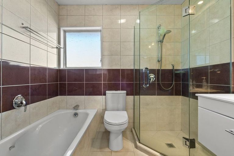 Photo of property in 2/114 Clevedon Road, Papakura, 2110