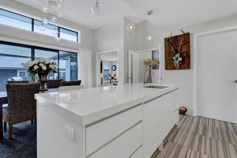 Photo of property in 10 Augusta Grove, Waiwhakaiho, New Plymouth, 4312