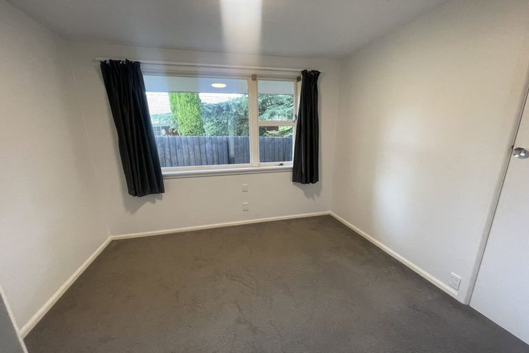 Photo of property in 2 Ilfracombe Place, Burnside, Christchurch, 8053