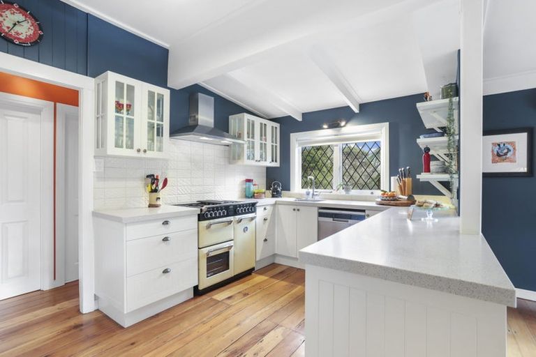 Photo of property in 324 Titirangi Road, Titirangi, Auckland, 0604