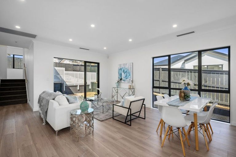 Photo of property in 52 Whakairo Crescent, Gulf Harbour, Whangaparaoa, 0930