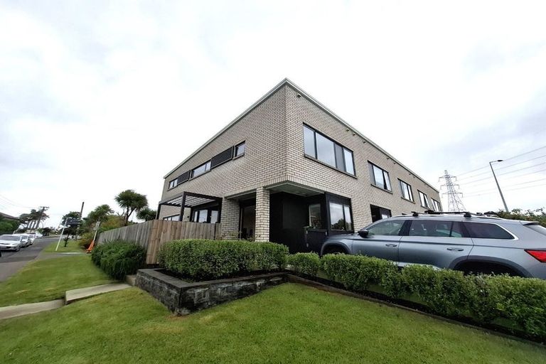 Photo of property in 10a Titoki Street, Te Atatu Peninsula, Auckland, 0610