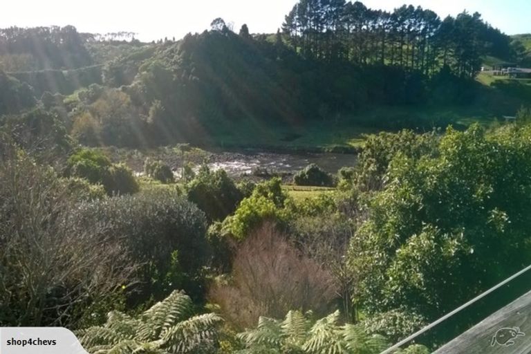 Photo of property in 13 Lindaver Grove, Merrilands, New Plymouth, 4312