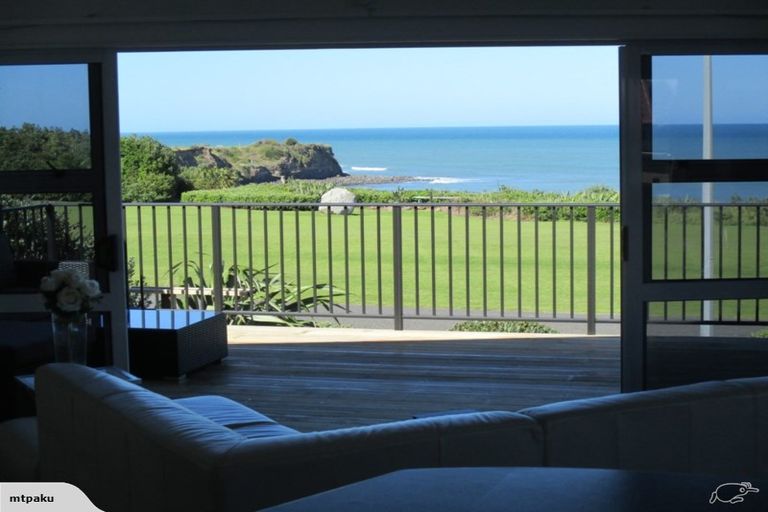 Photo of property in 10 Halse Place, Opunake, 4616