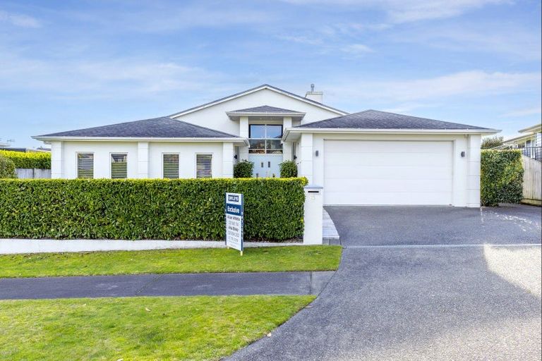 Photo of property in 25 Magnolia Rise, Waipahihi, Taupo, 3330