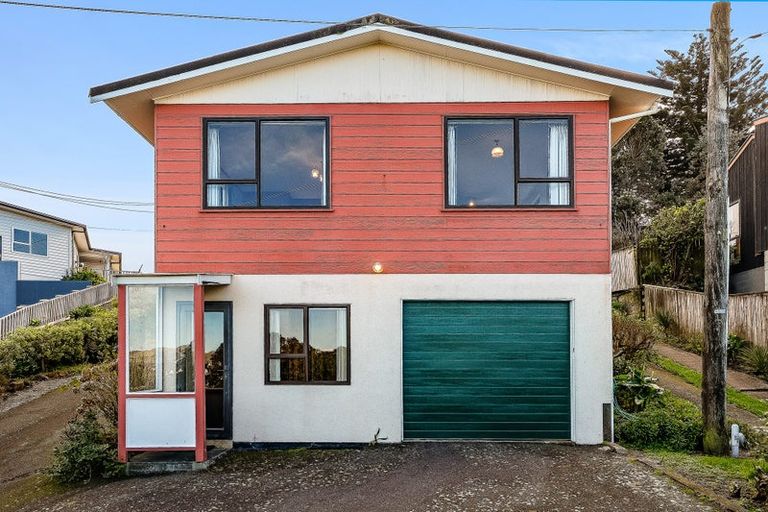 Photo of property in 37a Whanake Street, Titahi Bay, Porirua, 5022