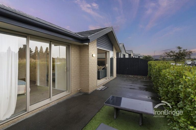 Photo of property in 6 Koral Lane, Broomfield, Christchurch, 8042