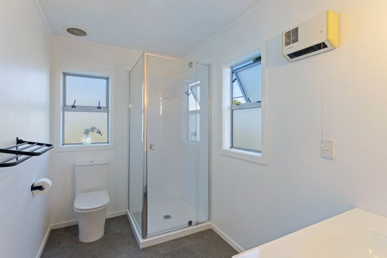 Photo of property in 285 Te Moana Road, Waikanae, 5036