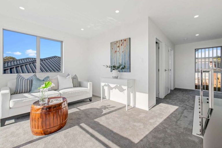 Photo of property in 7c Maroubra Place, Botany Downs, Auckland, 2010