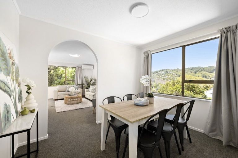 Photo of property in 5 Sasanqua Way, Crofton Downs, Wellington, 6035