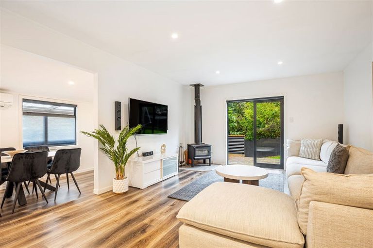 Photo of property in 6 Tawari Road, Henderson Valley, Auckland, 0612