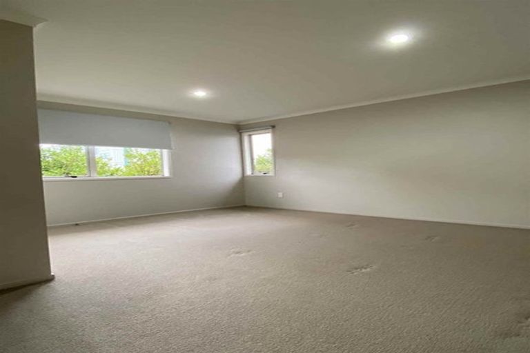 Photo of property in 5 Canyon Drive, Oteha, Auckland, 0632